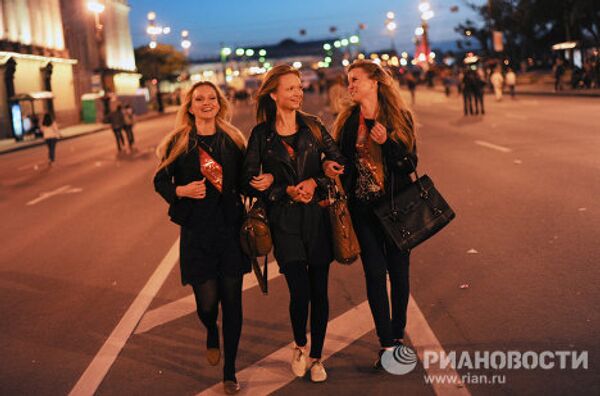 Bachilleres celebran fiesta de graduación en San Petersburgo - Sputnik Mundo