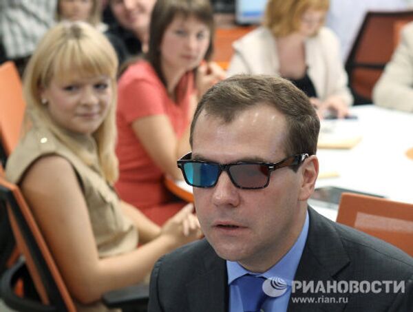 Dmitri Medvédev visita RIA Novosti en ocasión del 70 aniversario de su fundación - Sputnik Mundo