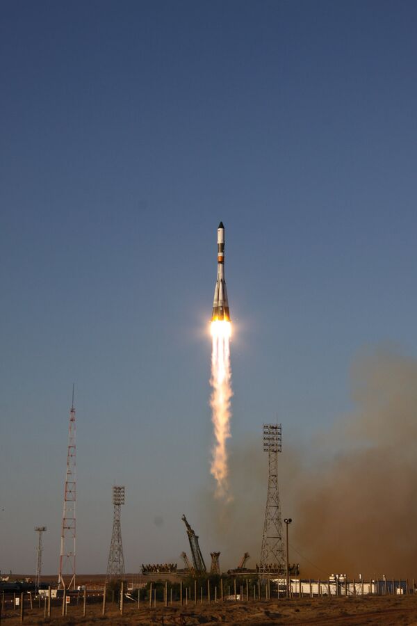 La nave de carga Progress M-11M se acopla a la ISS en régimen automático - Sputnik Mundo