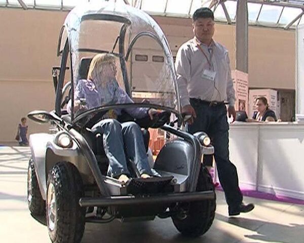 En Moscú presentan coche eléctrico para discapacitados de 2 millones de rublos  - Sputnik Mundo