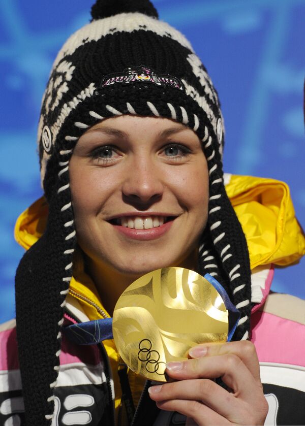 La campeona olímpica de biatlón  Magdalena Neuner  - Sputnik Mundo