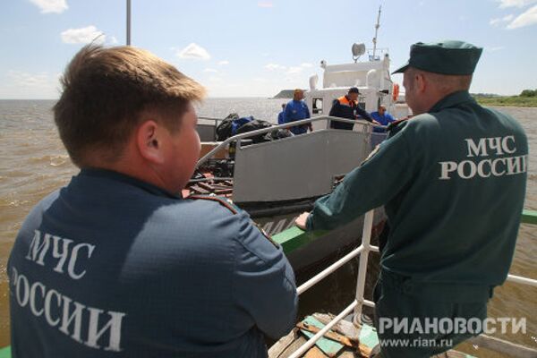 Segundo día de trabajo en el lugar del naufragio del buque “Bulgaria” - Sputnik Mundo