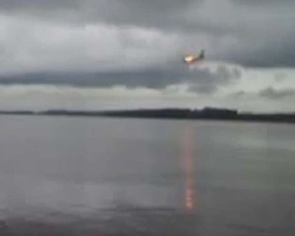 Testigos graban la caída del avión AN-24 al río Ob - Sputnik Mundo