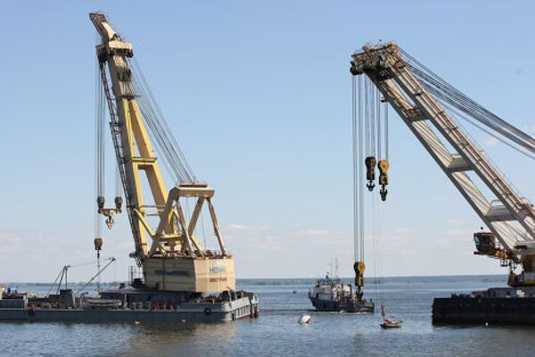 Preparativos para el reflotamiento del barco “Bulgaria” en el Volga - Sputnik Mundo