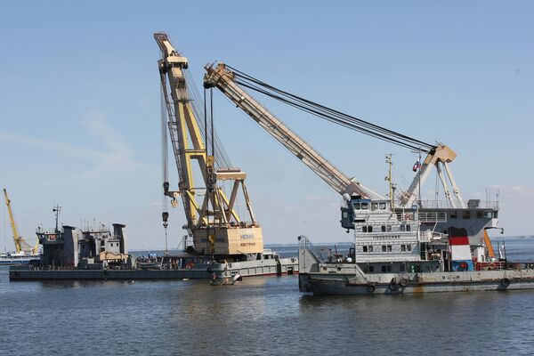 Preparativos para el reflotamiento del barco “Bulgaria” en el Volga - Sputnik Mundo