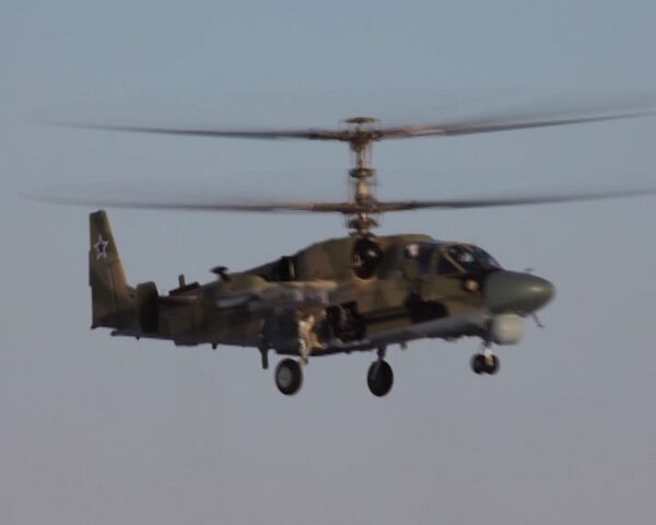 El buque “Mistral” es dotado de helicópteros “Aligator” - Sputnik Mundo