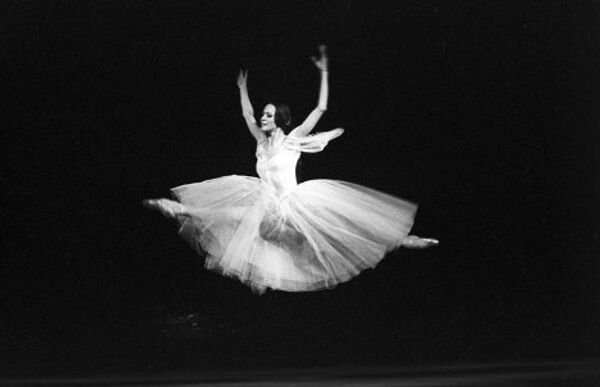 El virtuosismo y la inspiración del baile de Natalia Bessmértnova - Sputnik Mundo