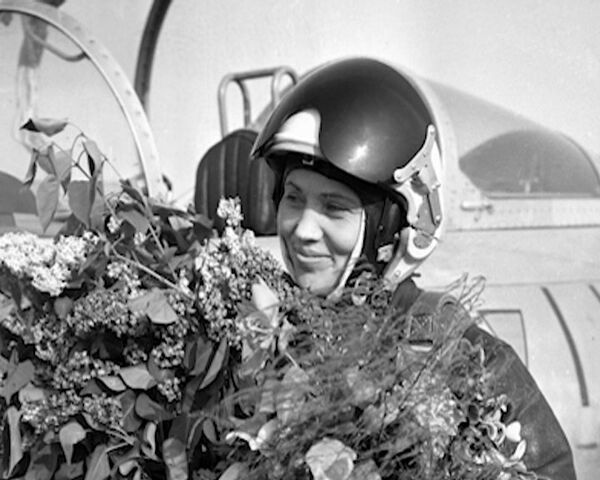 101 récords en el cielo de la “Dama del MIG” - Sputnik Mundo