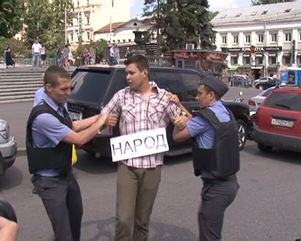 Policía de Moscú evita acto de protesta de ecologistas - Sputnik Mundo