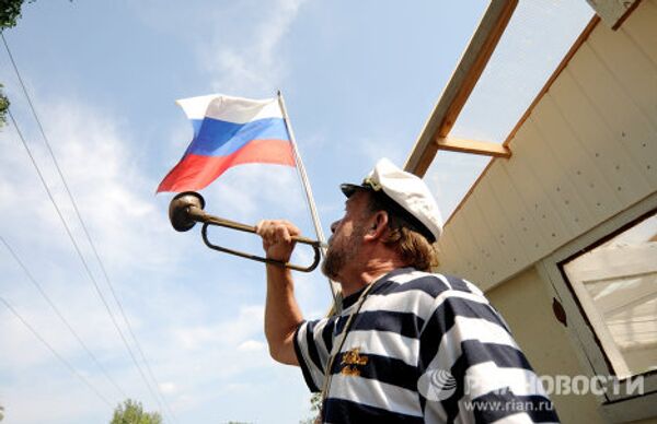 Ciudadano ruso y su vivienda extravagante en forma de barco - Sputnik Mundo