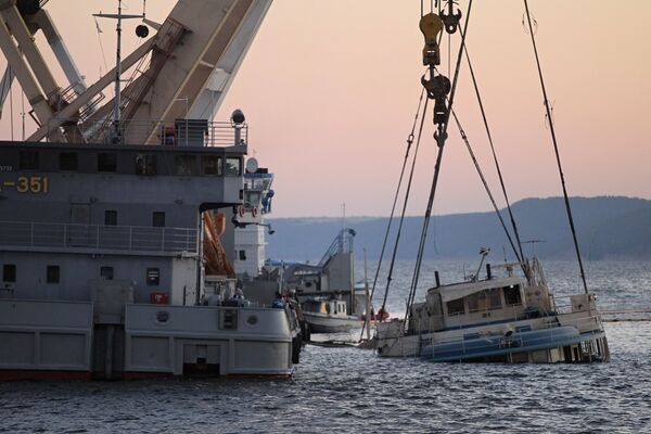 Inician el transporte del barco “Bulgaria” hacia un remanso - Sputnik Mundo