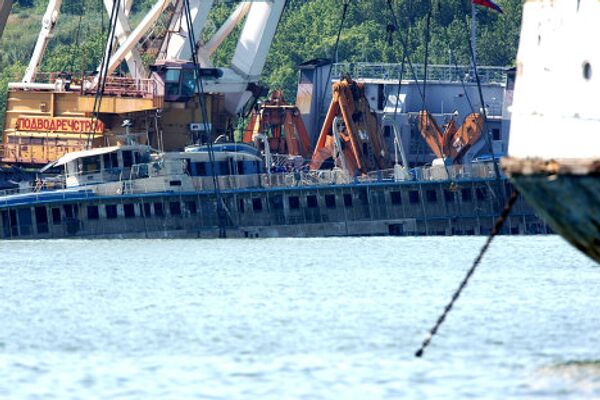 Barco “Bulgaria” reflotado en el Volga - Sputnik Mundo