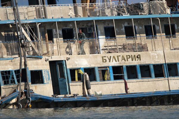 Barco “Bulgaria” reflotado en el Volga - Sputnik Mundo