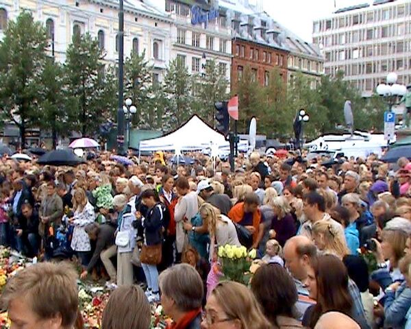 Oslo rinde homenaje a las víctimas del doble atentado - Sputnik Mundo