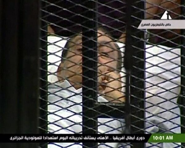 Hosni Mubarak comparece ante el tribunal en una camilla de ruedas - Sputnik Mundo