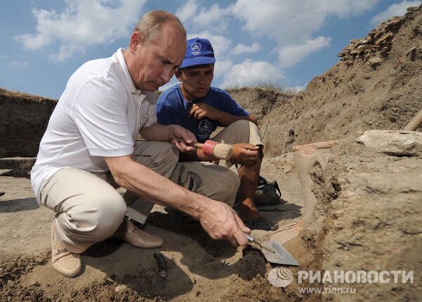 Vladímir Putin como arqueólogo  - Sputnik Mundo