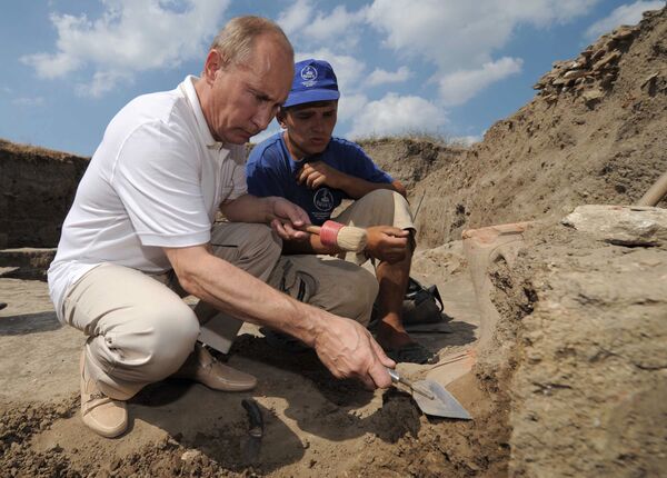 Putin visita la península  de Taman y las excavaciones arqueológicas - Sputnik Mundo
