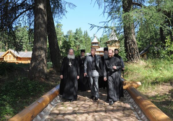 Vladímir Putin visita el Monasterio de la Transfiguración del Señor en la isla de Valaam - Sputnik Mundo