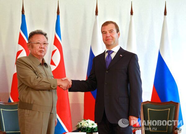 Dmitri Medvédev y Kim Jong-il sostienen encuentro en república rusa de Buriatia - Sputnik Mundo