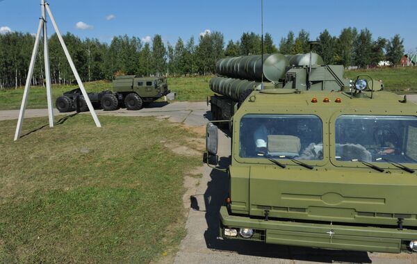 Sistemas de misiles S-400 Triumf protegen espacio aéreo de Moscú - Sputnik Mundo