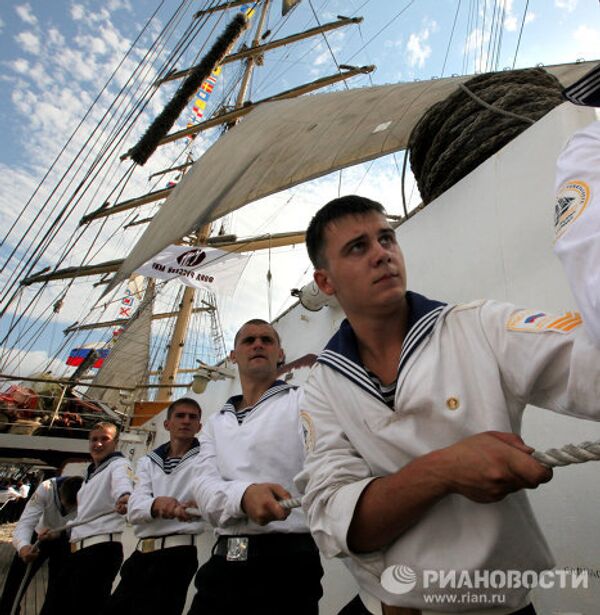  El velero Nadezhda se prepara para una travesía en el Pacífico - Sputnik Mundo