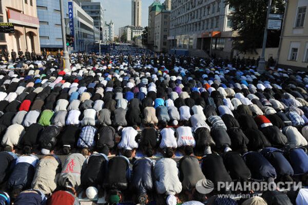 Servicio por fiesta musulmana Uraza Bairam en Moscú - Sputnik Mundo