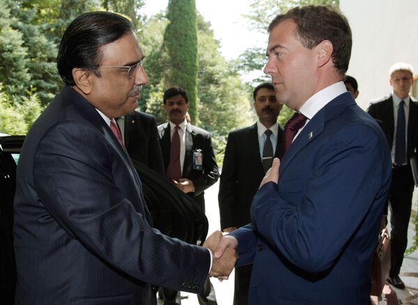 Asif Ali Zardari y Dmitri Medvédev. Archivo - Sputnik Mundo