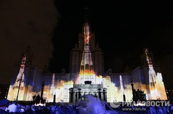 Espectáculo luminoso 4D, culminación de festejos con motivo del Día de Moscú - Sputnik Mundo