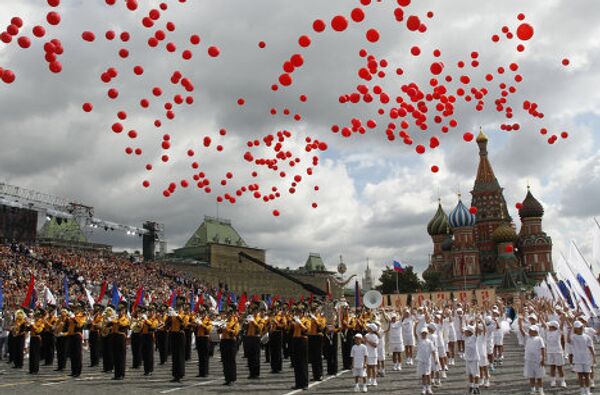 Festejos por el Día de la Ciudad en la Plaza Roja de Moscú - Sputnik Mundo
