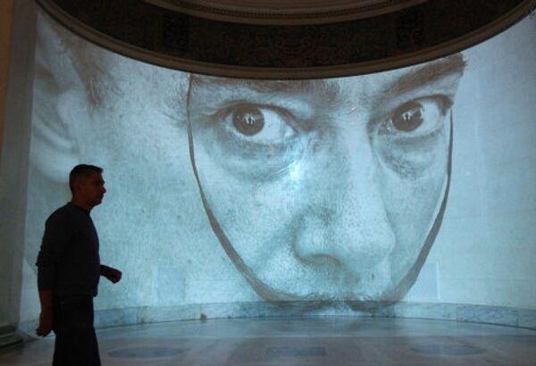 Estoy delirando, entonces existo”. Exposición de Dalí en Moscú - Sputnik Mundo