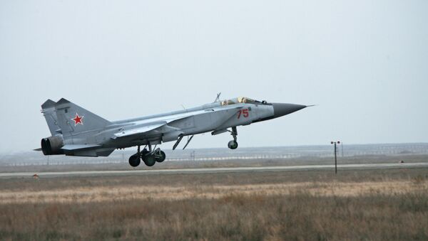 Nuevo misil ruso hará incrementar las capacidades de combate de los cazas interceptores MiG-31 - Sputnik Mundo