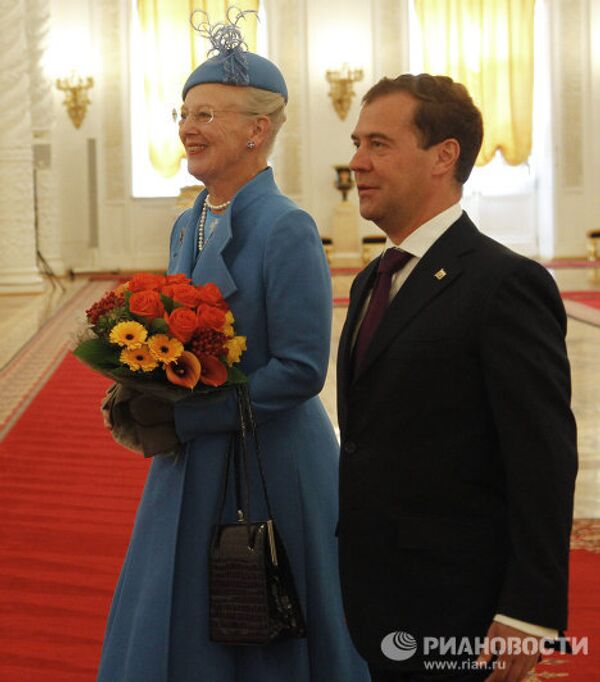 El presidente de Rusia recibe a la reina de Dinamarca - Sputnik Mundo