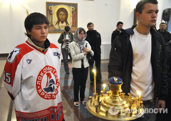Yaroslavl rinde honras fúnebres a los jugadores del club de hockey Lokomotiv fallecidos en accidente aéreo - Sputnik Mundo