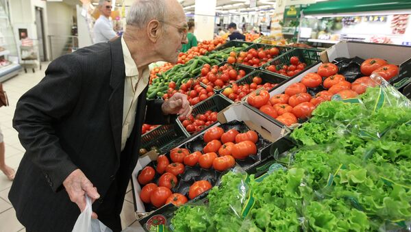 Запрет на ввоз в Россию овощей из Европы - Sputnik Mundo