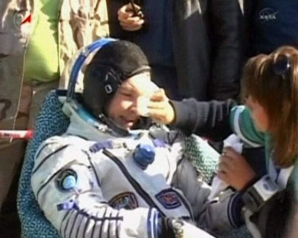 Cosmonautas de la ISS aterrizan en la cápsula de descenso Soyuz TMA-21 - Sputnik Mundo