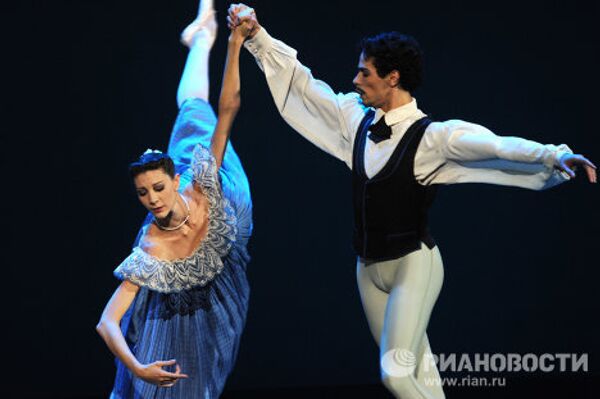 Kremlin Gala. Estrellas del ballet mundial actúan bajo estrellas del Kremlin - Sputnik Mundo