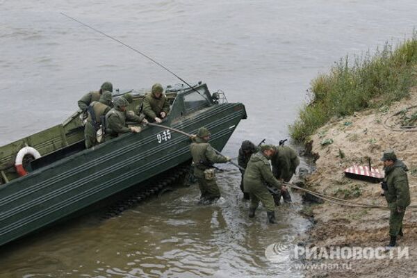 Ejercicios militares ruso-bielorrusos “Escudo de la Unión 2011” - Sputnik Mundo