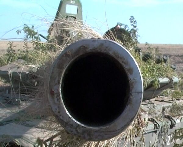 5.000 soldados defienden el petróleo del Caspio durante maniobras en Rusia - Sputnik Mundo