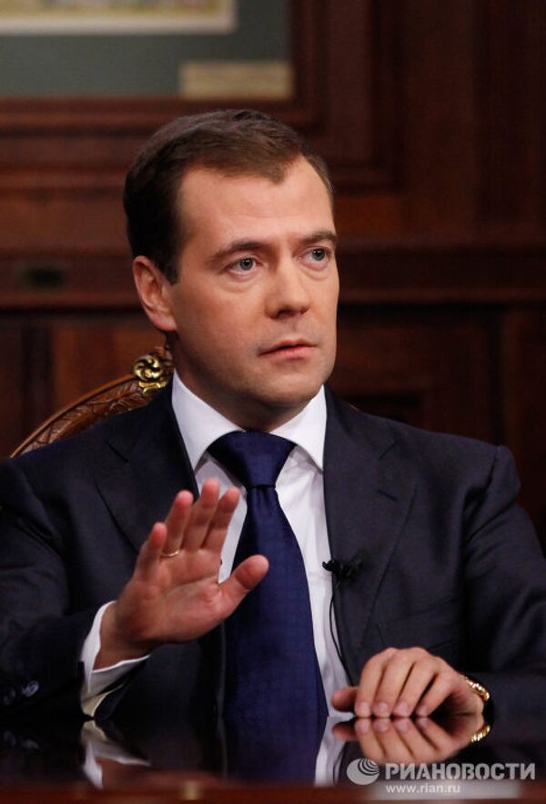 Dmitri Medvédev ofrece primera entrevista tras anunciar planes de tándem gobernante para 2012 - Sputnik Mundo