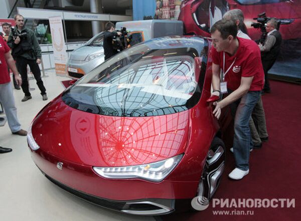 Presentación de nuevos coches E-móvil en San Petersburgo - Sputnik Mundo