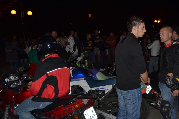 Массовая антицыганская акция протеста в Софии завершилась под рев моторов байкерских мотоциклов - Sputnik Mundo