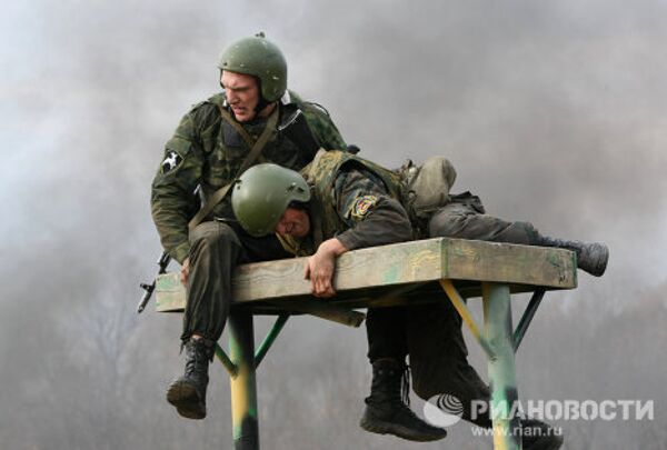 Pruebas para recibir la boina púrpura en el Ejército ruso - Sputnik Mundo