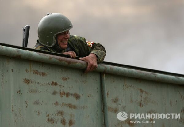 Pruebas para recibir la boina púrpura en el Ejército ruso - Sputnik Mundo