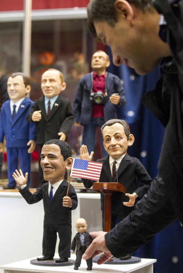 Figuras de Medvédev, Obama y Sarkozy  en el Salón Internacional de muñecos de Moscú - Sputnik Mundo
