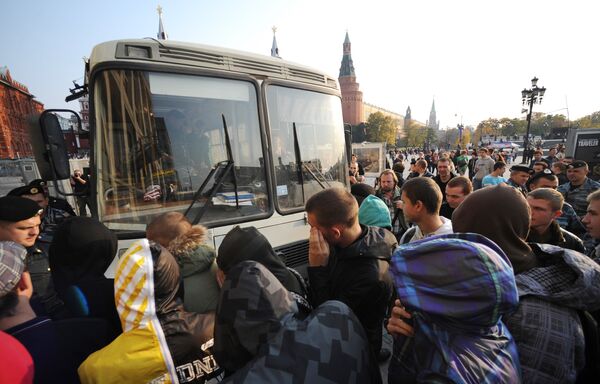 Cerca de un centenar de personas detenidas en la céntrica Plaza Manezhnaya de Moscú - Sputnik Mundo