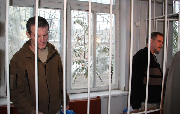 El tribunal tayiko condenó al piloto ruso Vladímir Sadóvnichi y al estoniano Alexéi Rudenko a 8,5 años de cárcel - Sputnik Mundo