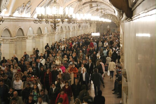 El metro, transporte usado por el 76% de los moscovitas - Sputnik Mundo