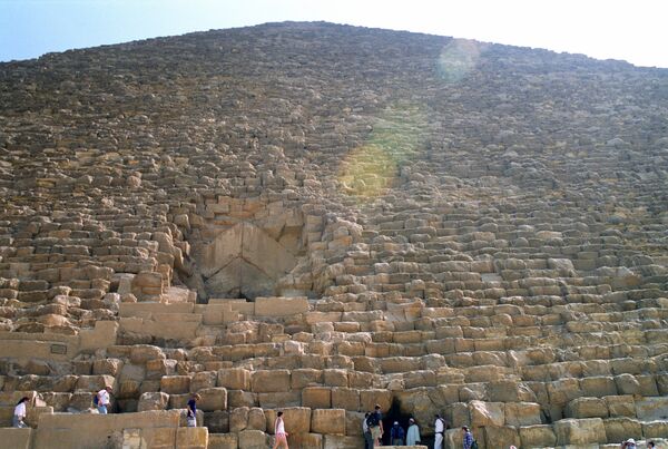 Egipto cierra hoy la pirámide de Keops para evitar ritos esotéricos con motivo del 11.11.11 - Sputnik Mundo