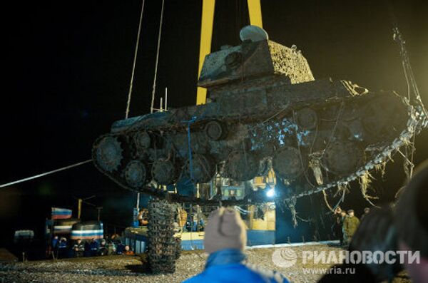 Tanque KV-1 recuperado tras casi 70 años en el fondo del río Neva - Sputnik Mundo
