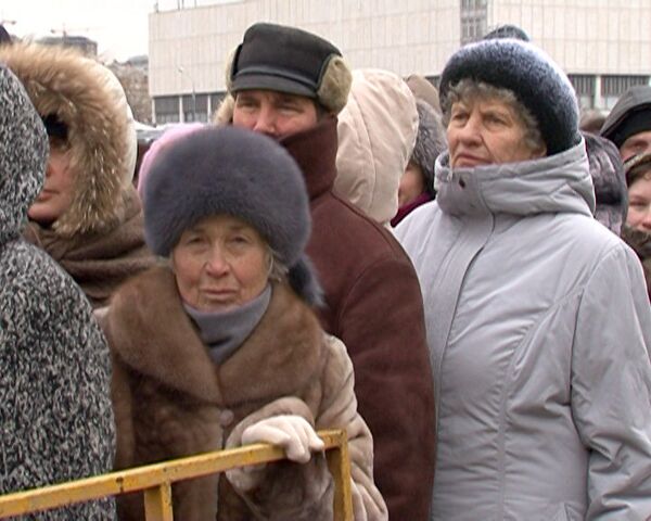 Fieles ortodoxos pasan 12 horas para venerar el Cinturón de la Virgen en Moscú - Sputnik Mundo